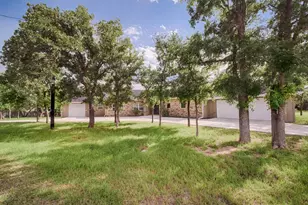 518 E Bluebriar Dr, Granite Shoals, TX 78654 - Photo 2