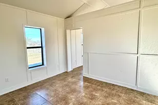 306 N West St, Burnet, TX 78611 - Photo 4