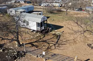 510 Valley St, Kingsland, TX 78639 - Photo 2