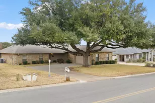 210 Meadowlakes Dr, Meadowlakes, TX 78654 - Photo 2