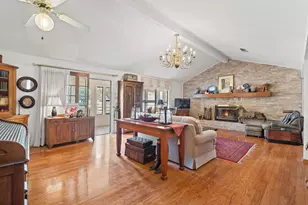 210 Meadowlakes Dr, Meadowlakes, TX 78654 - Photo 4