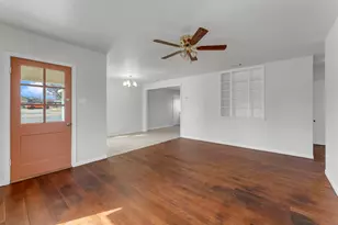 601 E Green St, Llano, TX 78643 - Photo 4