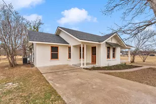 601 E Green St, Llano, TX 78643 - Photo 2