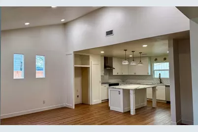 409 Avenue R, Marble Falls, TX 78654 - Photo 2