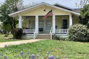 909 Flag St, Llano, TX 78643 - Photo 2