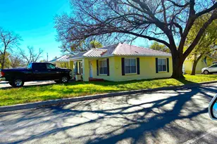 800 S Vanderveer, Burnet, TX 78611 - Photo 2