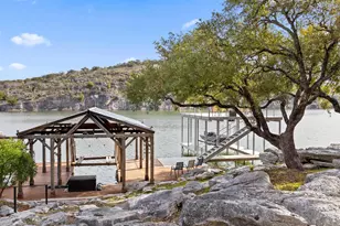 1204 Los Escondidos St, Marble Falls, TX 78654 - Photo 2