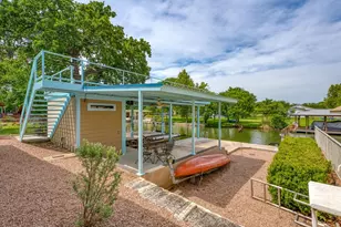 521 E Briarway Dr, Granite Shoals, TX 78654 - Photo 2