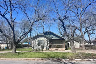606 E Jackson St, Burnet, TX 78611 - Photo 2