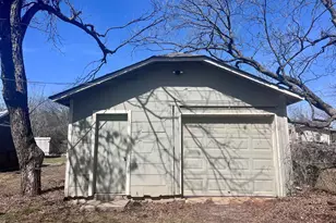 606 E Jackson St, Burnet, TX 78611 - Photo 18