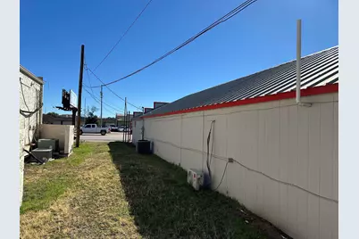 805 Bessemer Avenue, Llano, TX 78643 - Photo 10