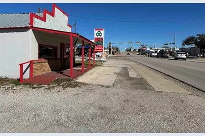 805 Bessemer Avenue, Llano, TX 78643 - Photo 14