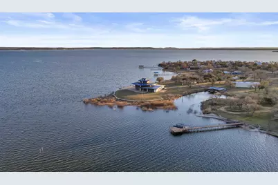 520 E Island Drive, Bluffton, TX 78607 - Photo 4