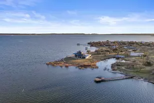 520 E Island Dr, Bluffton, TX 78607 - Photo 4