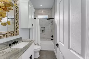 520 E Island Dr, Bluffton, TX 78607 - Photo 20