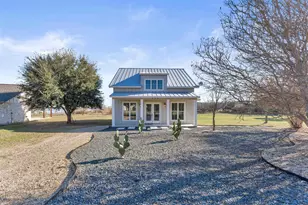 520 E Island Dr, Bluffton, TX 78607 - Photo 2