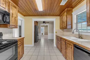 808 N Water St, Burnet, TX 78611 - Photo 16