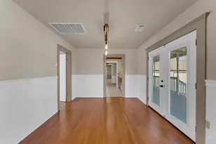 808 N Water St, Burnet, TX 78611 - Photo 4