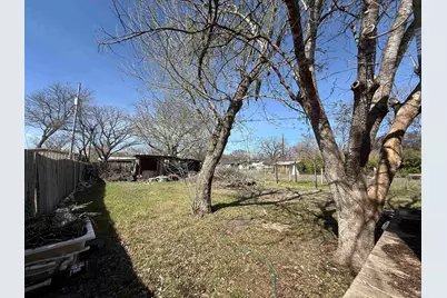 706 N Vendeveer, Burnet, TX 78611 - Photo 6