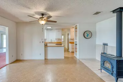 508 W Lakecrest, Bluffton, TX 78607 - Photo 8