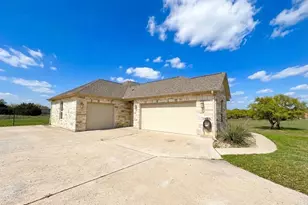 124 Sunrise Cir, Liberty Hill, TX 78642 - Photo 2