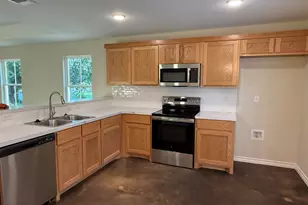 1710 E Ave J, Lampasas, TX 76550 - Photo 2