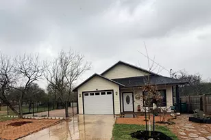 105 E Pine Dr, Granite Shoals, TX 78654 - Photo 2