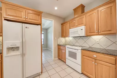 211 Gateway Parkway, Marble Falls, TX 78654 - Photo 10