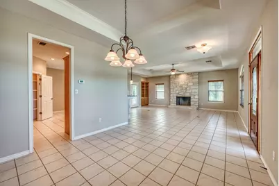 211 Gateway Parkway, Marble Falls, TX 78654 - Photo 2