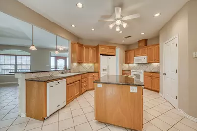 211 Gateway Parkway, Marble Falls, TX 78654 - Photo 8