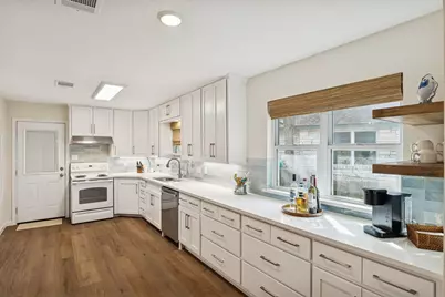 119 Robin Roads, Highland Haven, TX 78654 - Photo 14