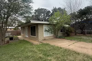 624 Driftwood Ln, Cottonwood Shores, TX 78657 - Photo 2