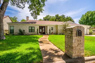 313 Meadowlakes Dr, Meadowlakes, TX 78654 - Photo 1