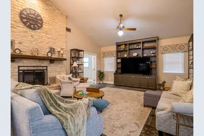313 Meadowlakes Drive, Meadowlakes, TX 78654 - Photo 18