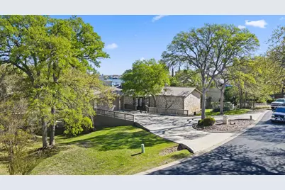 819 Broken Arrow, Horseshoe Bay, TX 78657 - Photo 2
