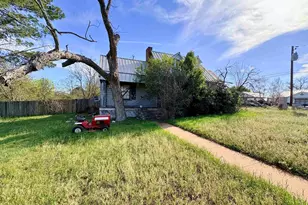 408 W Main St, Llano, TX 78643 - Photo 2