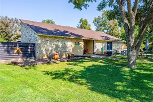 252 Meadowlakes Dr, Meadowlakes, TX 78654 - Photo 24