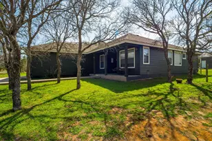811 Sage St, Burnet, TX 78611 - Photo 2