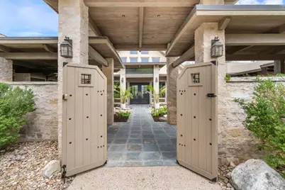 24736 Travis Lakeside Cv, Spicewood, TX 78669 - Photo 10