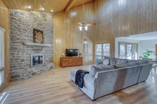 402 Meadowlakes Dr, Meadowlakes, TX 78654 - Photo 6