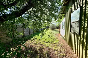 607 Lauderdale, Llano, TX 78643 - Photo 4