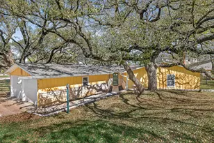102 Cove Ln, Sunrise Beach, TX 78643 - Photo 2