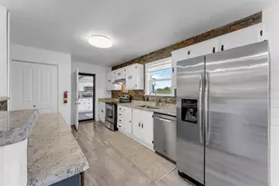 515 E Island Dr, Bluffton, TX 78607 - Photo 10