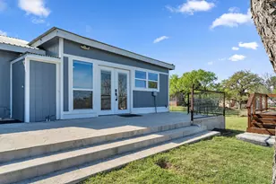 515 E Island Dr, Bluffton, TX 78607 - Photo 26