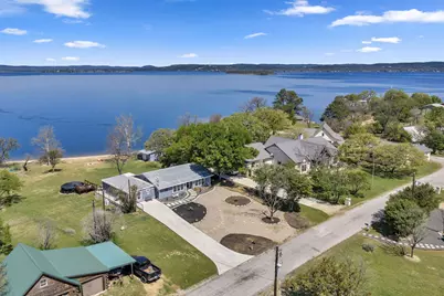 515 E Island Drive, Bluffton, TX 78607 - Photo 2