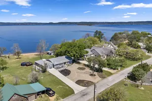 515 E Island Dr, Bluffton, TX 78607 - Photo 2