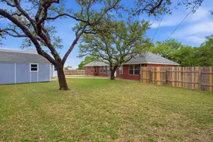 203 Crestview Dr, Johnson City, TX 78636 - Photo 38