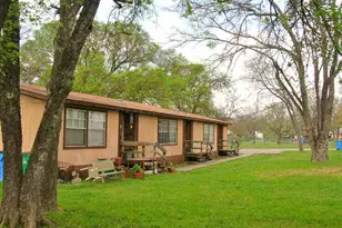 207 E Elm St, Burnet, TX 78611 - Photo 14