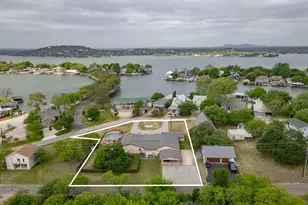 1307 Hillcrest Dr, Granite Shoals, TX 78654 - Photo 2