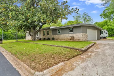 407 E Kerr Street, Burnet, TX 78611 - Photo 2
